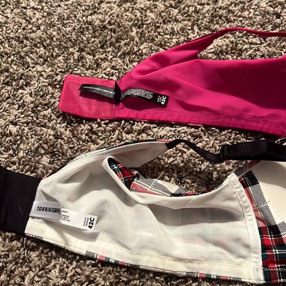 Torrid curve bras. The white plaid on a non wire and the other one is underwire - Picture 5 of 6